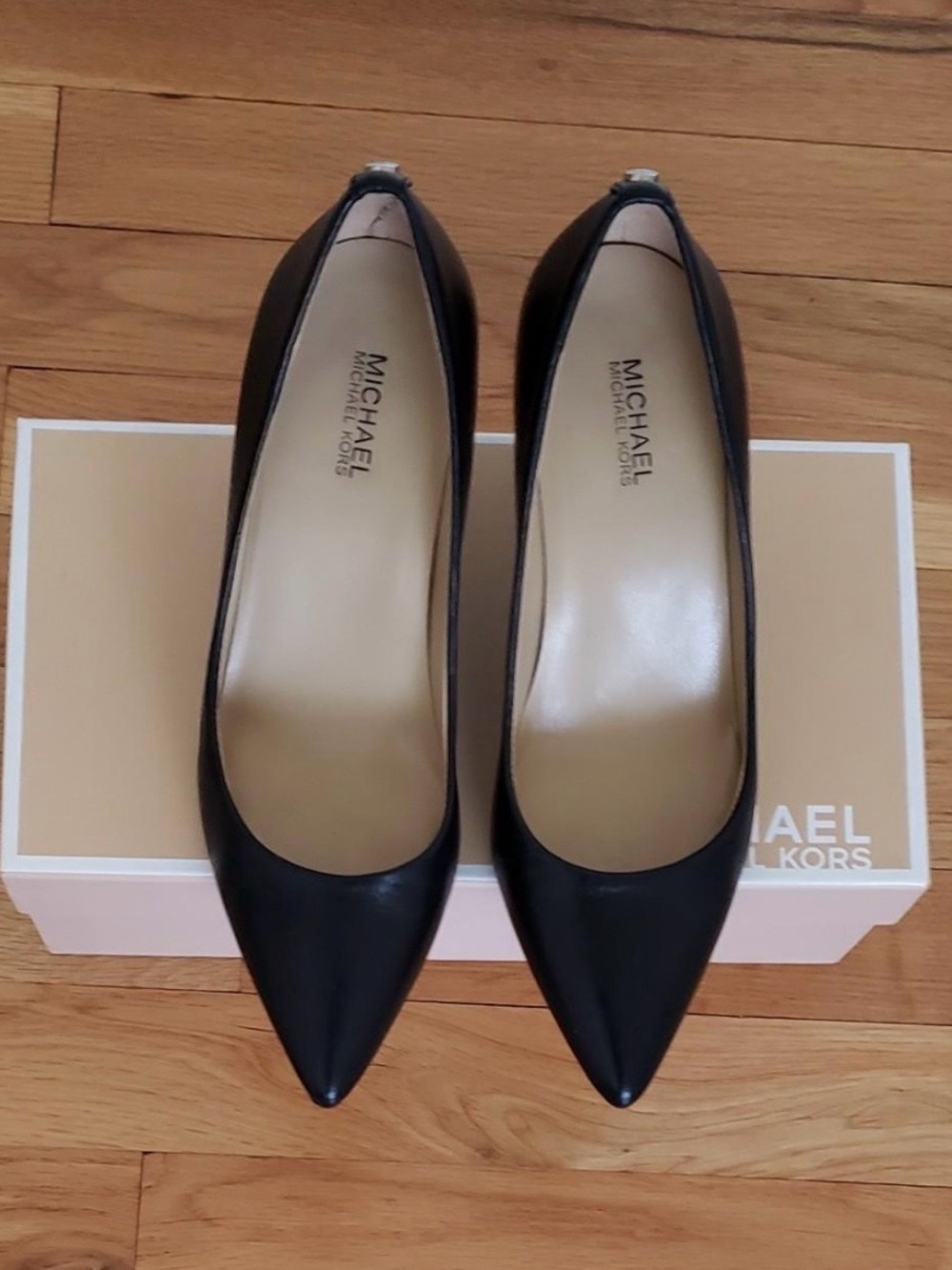 MICHAEL Michael Kors Black Pointed-Toe Leather Pumps / size: 6 women